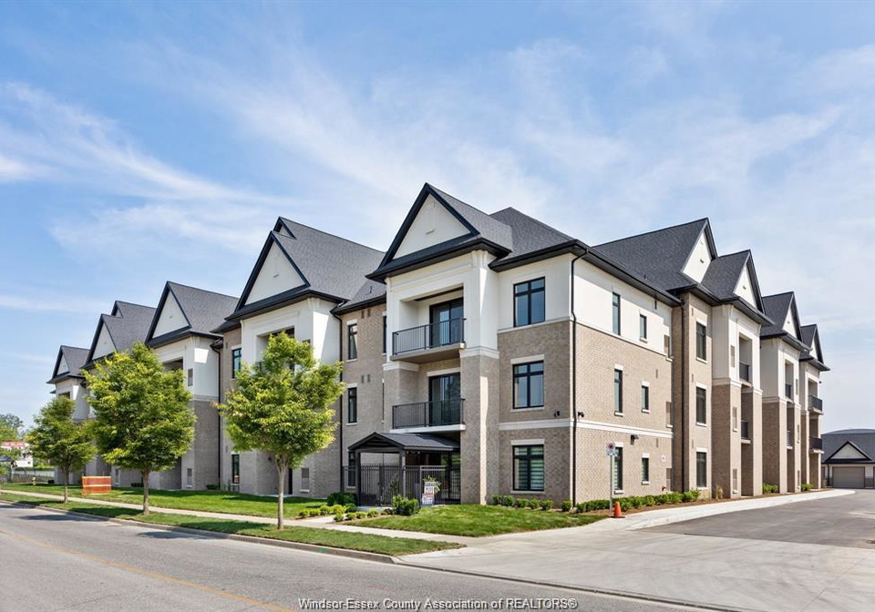 1855-wyoming-lasalle-ontario-26022492