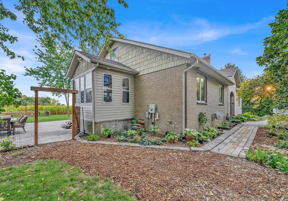 15461-county-road-8-essex-ontario-26022494