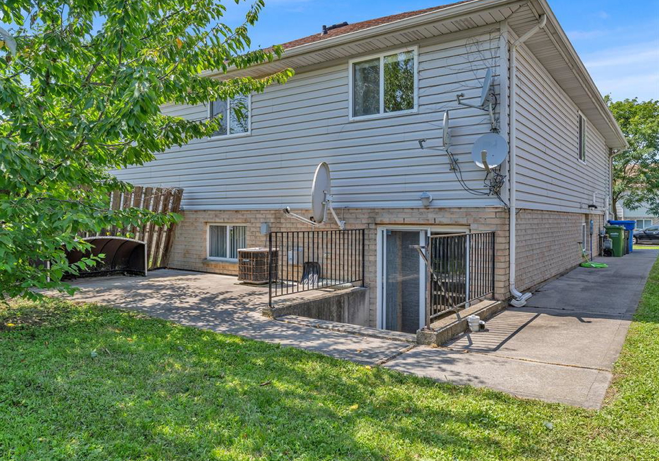 1455-dobrich-street-windsor-ontario-26022503