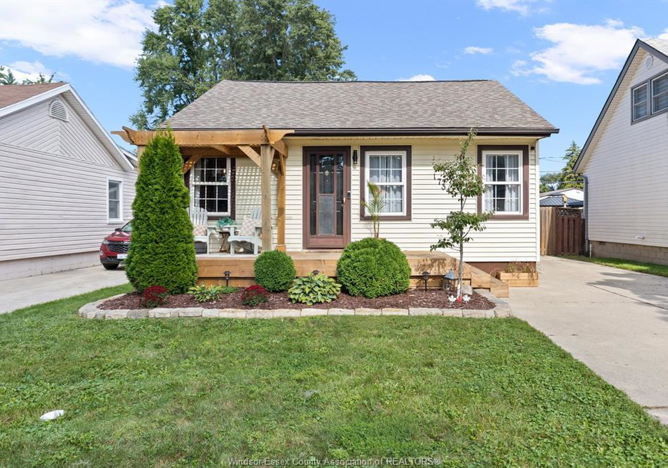 1734-westcott-windsor-ontario-26022508