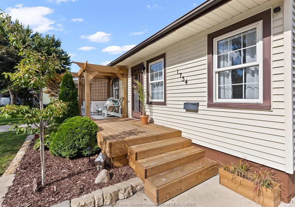 1734-westcott-windsor-ontario-26022508