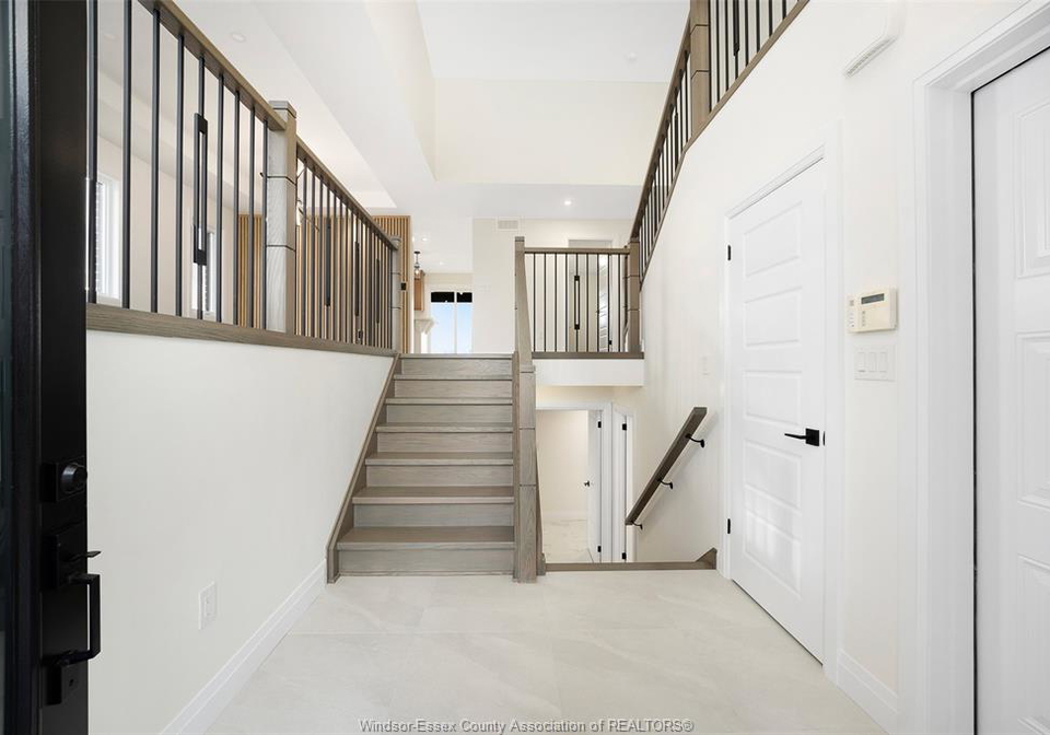 2410-partington-windsor-ontario-26022515