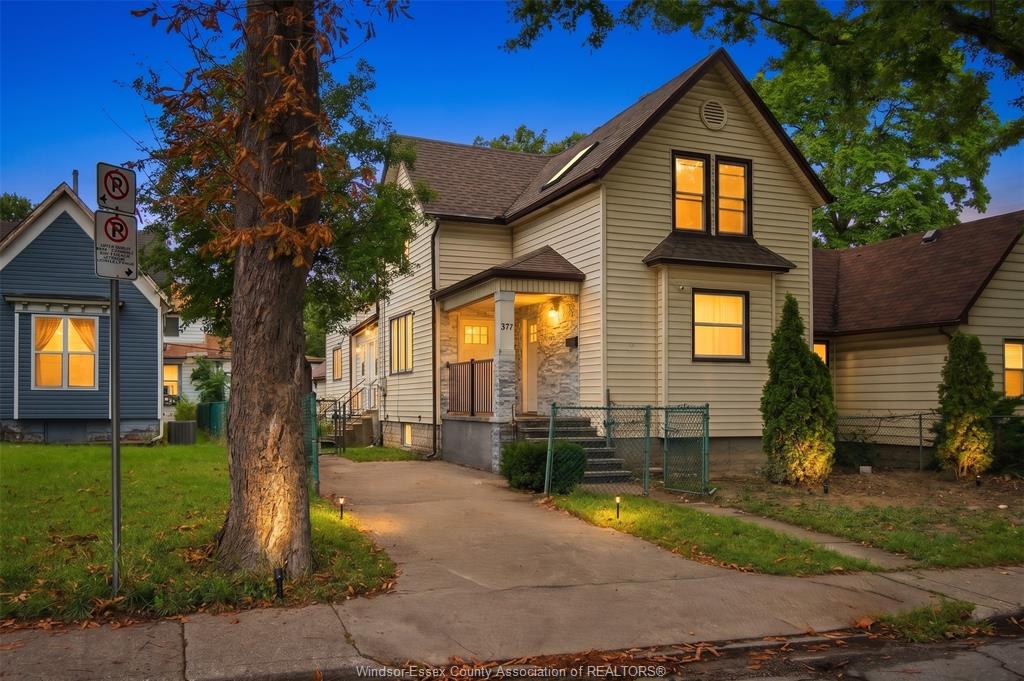 377-parent-windsor-ontario-26022529