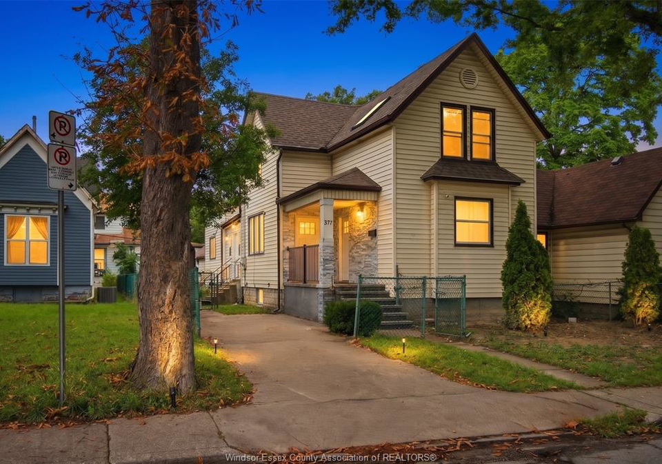 377-parent-windsor-ontario-26022529