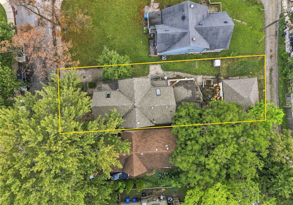 377-parent-windsor-ontario-26022529