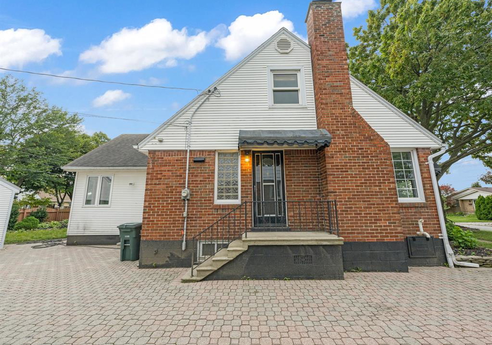 2584-chilver-windsor-ontario-26022549
