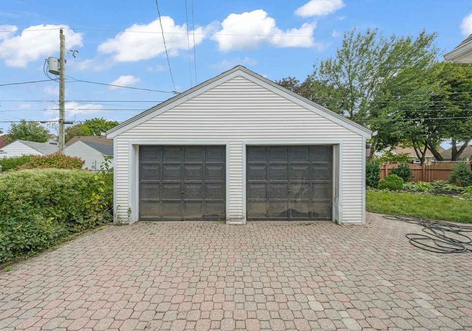 2584-chilver-windsor-ontario-26022549