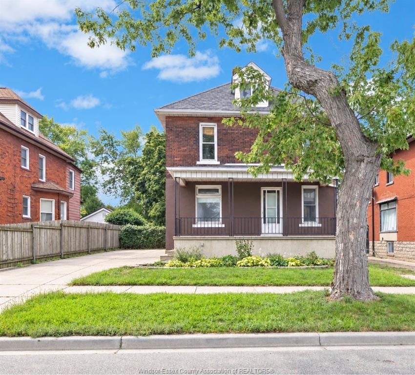 231-gladstone-windsor-ontario-26022550