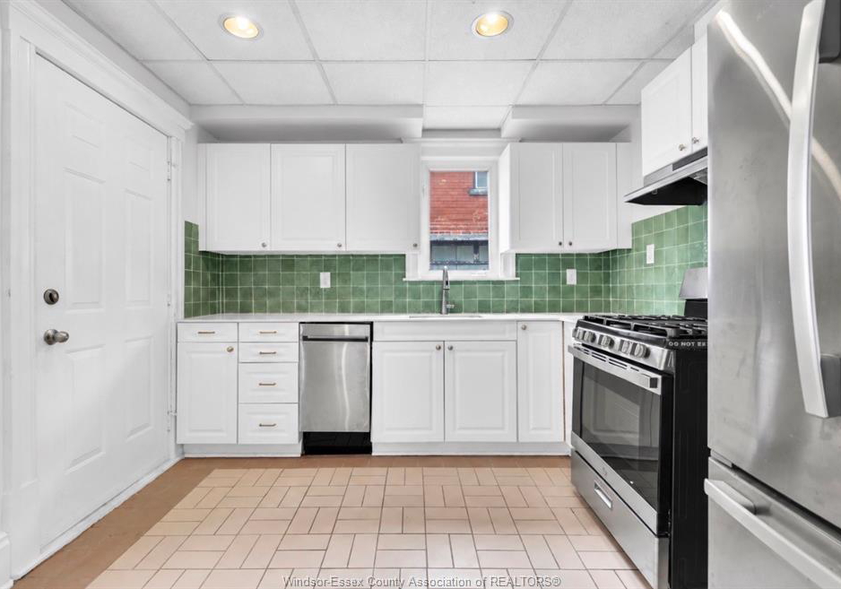 231-gladstone-windsor-ontario-26022550