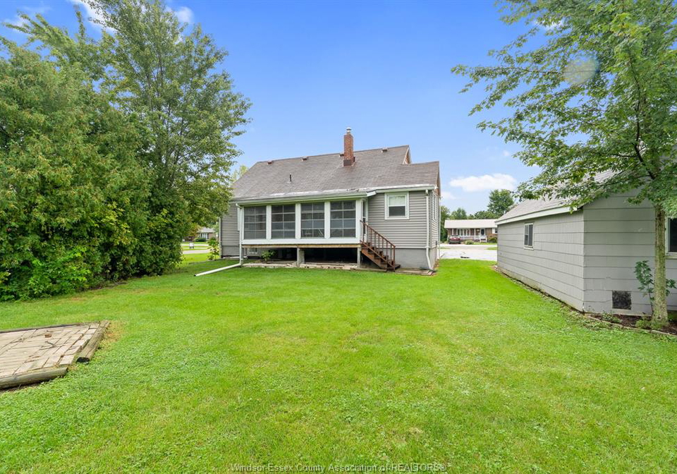 147-county-road-27-cottam-ontario-26022579