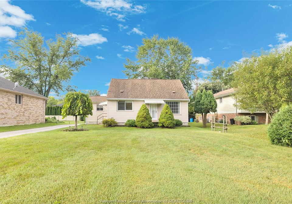 1262-reaume-road-lasalle-ontario-26022598