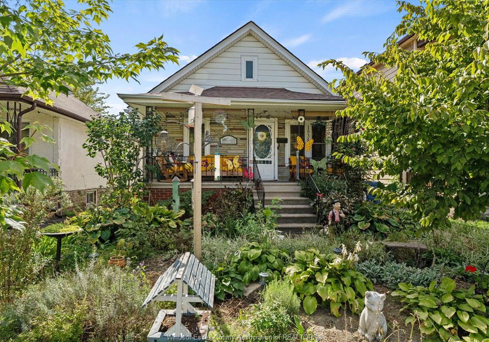 1535-moy-avenue-windsor-ontario-26022611