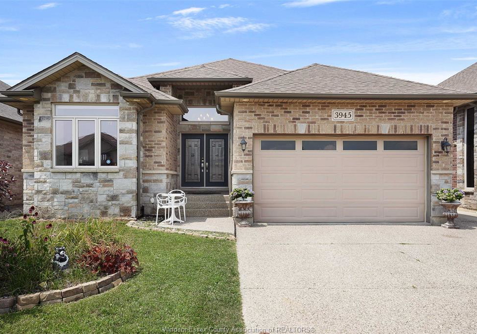 3945-zanzibar-crescent-windsor-ontario-26022615