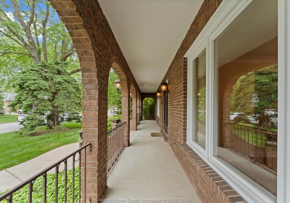 3696-huntington-avenue-windsor-ontario-26022627