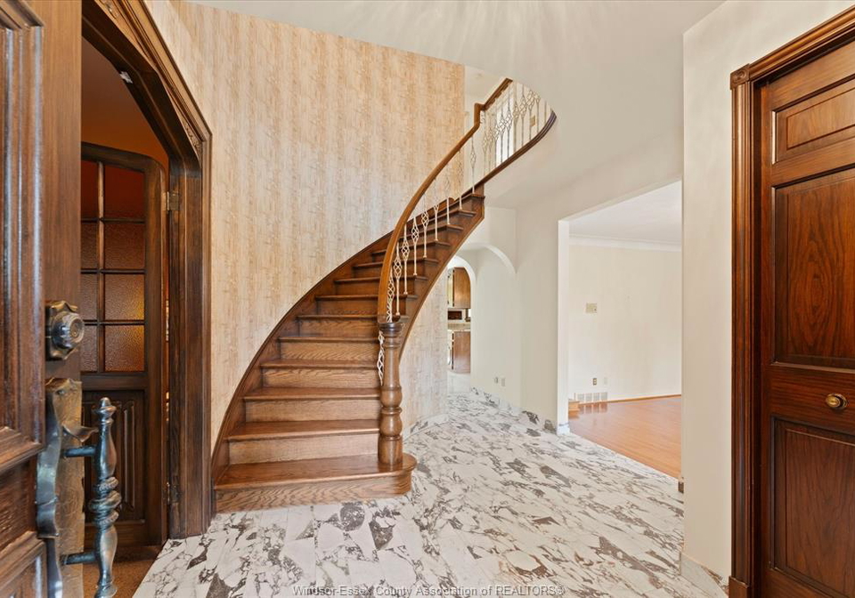 3696-huntington-avenue-windsor-ontario-26022627