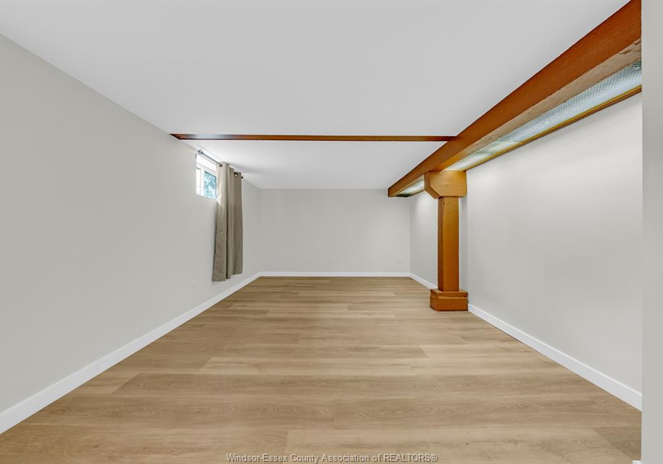 427-cameron-windsor-ontario-26022655