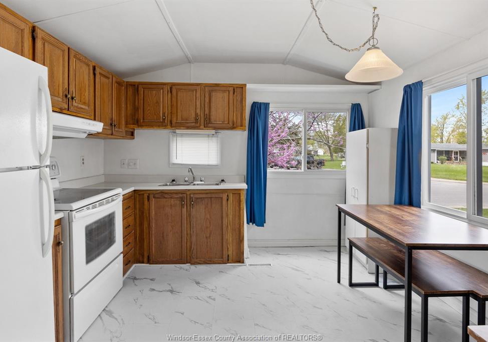 326-beverly-essex-ontario-26022657