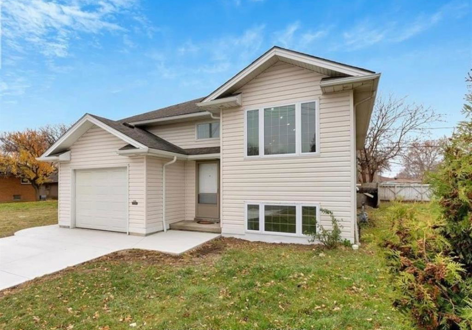 1443-campbell-avenue-windsor-ontario-26022671