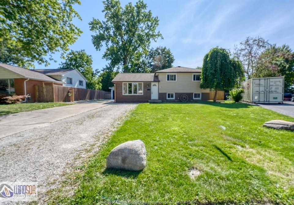 243-hawthorn-amherstburg-ontario-26022672