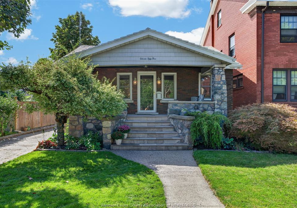 1151-kildare-windsor-ontario-26022679