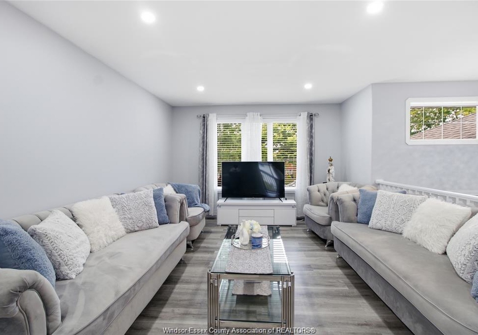 2424-timbercrest-avenue-windsor-ontario-26022682