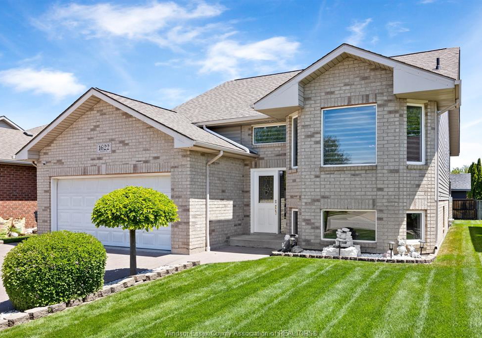 1622-clover-windsor-ontario-26022701