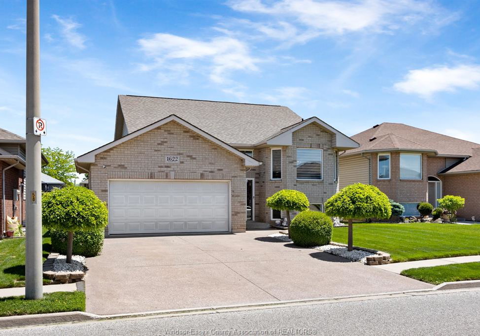 1622-clover-windsor-ontario-26022701