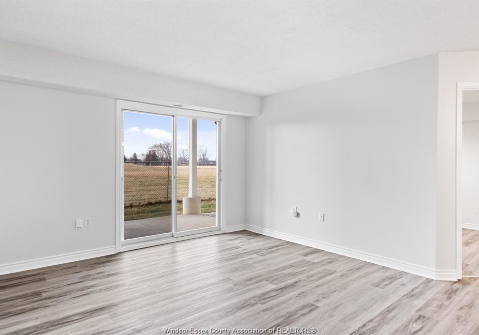 2922-rivard-windsor-ontario-26022705