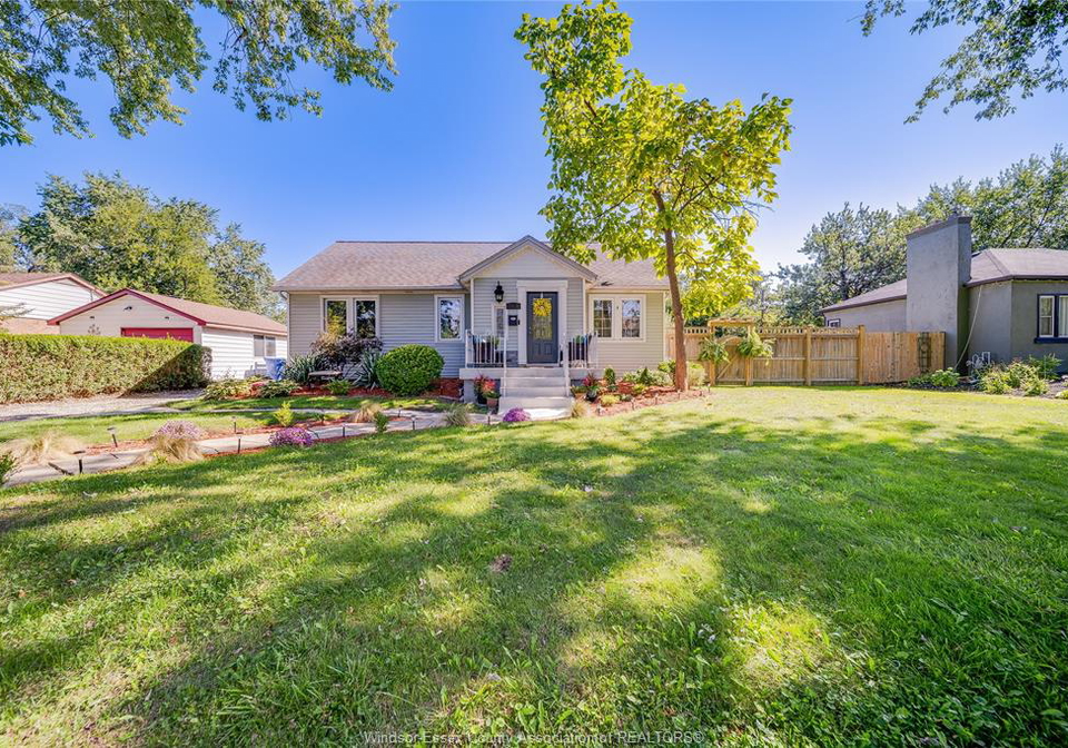 2484-westminster-boulevard-windsor-ontario-26022711