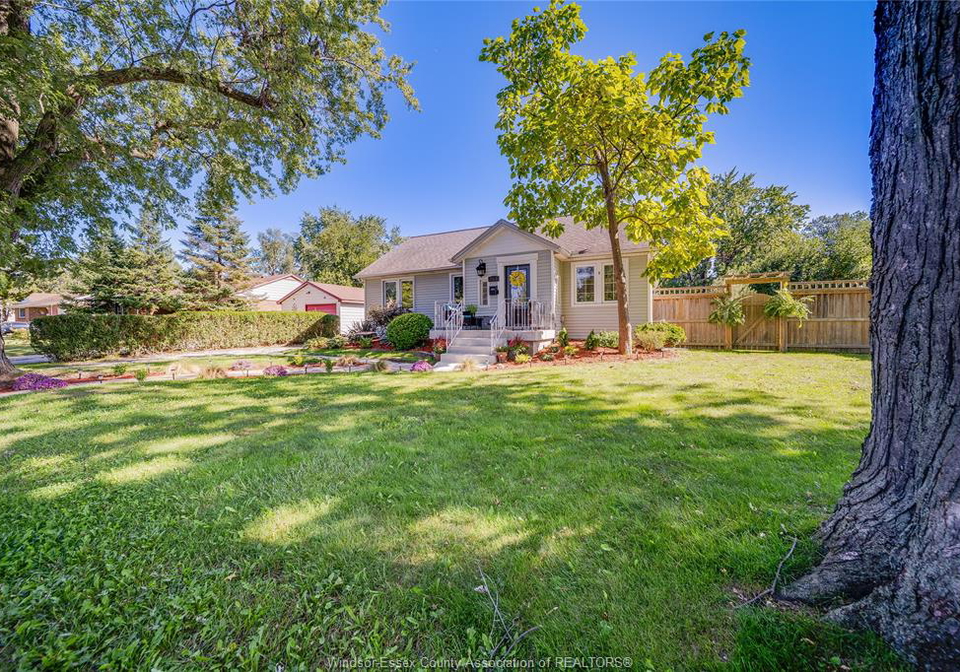 2484-westminster-boulevard-windsor-ontario-26022711