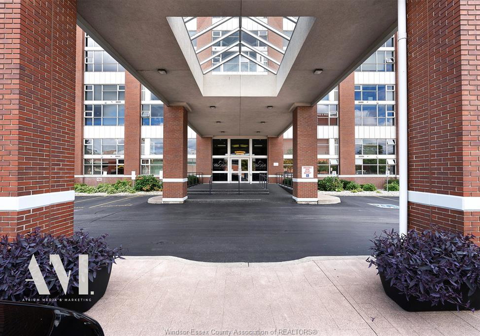 2175-wyandotte-st-north-west-windsor-ontario-26022714