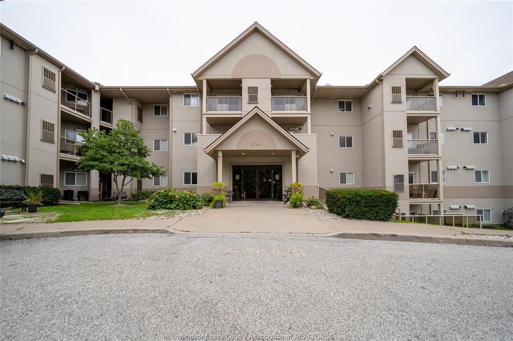 3000-sandwich-windsor-ontario-26022724