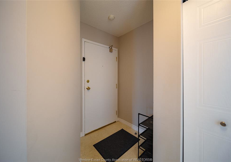 3000-sandwich-windsor-ontario-26022724