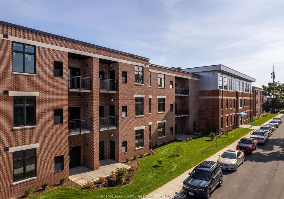 1370-argyle-windsor-ontario-26022736
