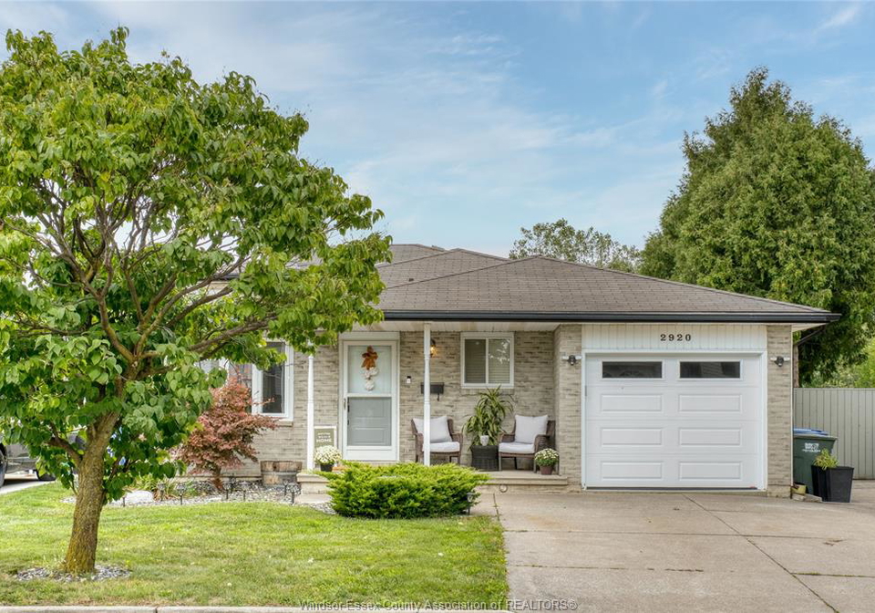 2920-robillard-crescent-windsor-ontario-26022744