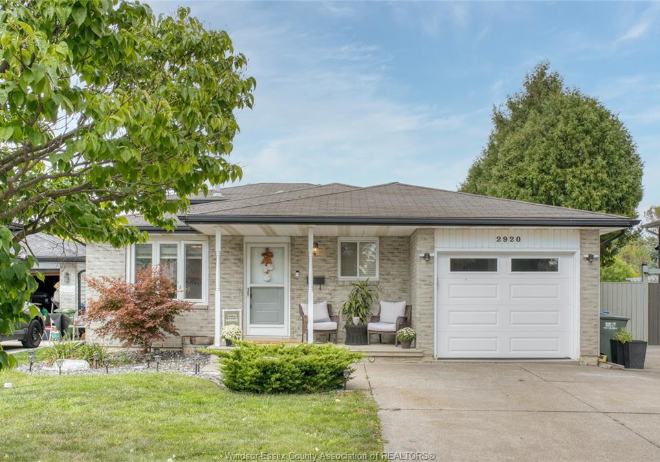 2920-robillard-crescent-windsor-ontario-26022744