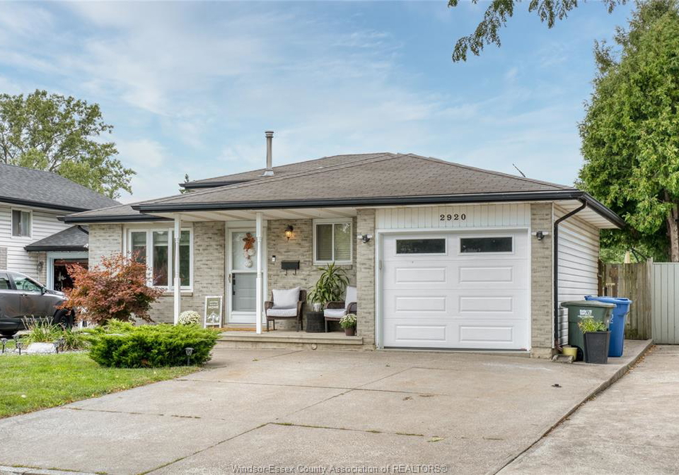 2920-robillard-crescent-windsor-ontario-26022744