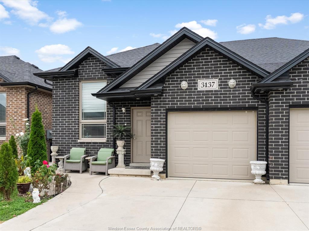 3137-viola-crescent-windsor-ontario-26022747