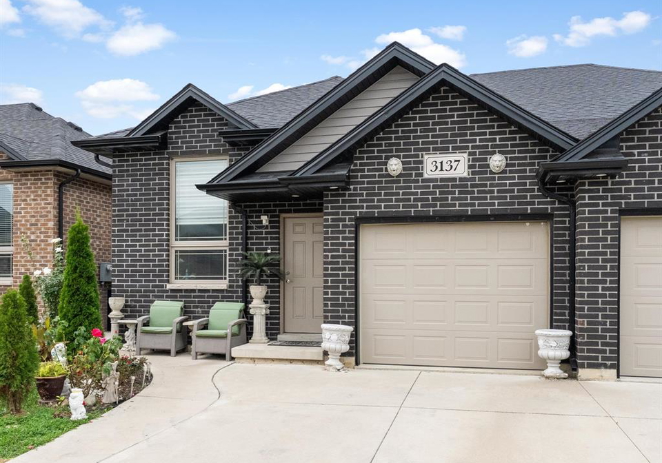 3137-viola-crescent-windsor-ontario-26022747