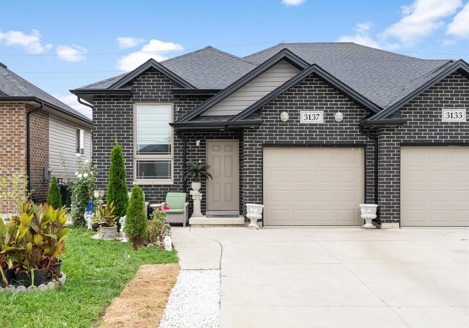 3137-viola-crescent-windsor-ontario-26022747