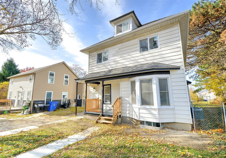 3076-sandwich-windsor-ontario-26022750