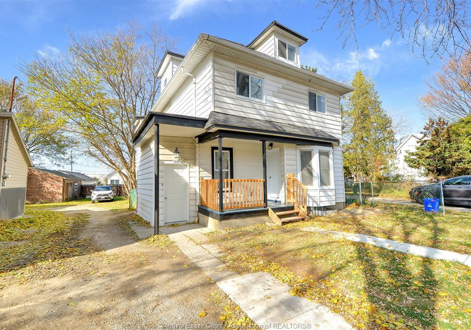 3076-sandwich-windsor-ontario-26022750