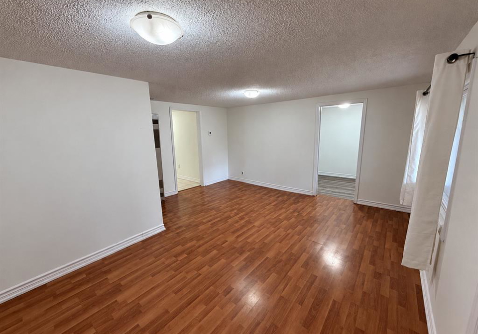 3553-king-street-windsor-ontario-26022761