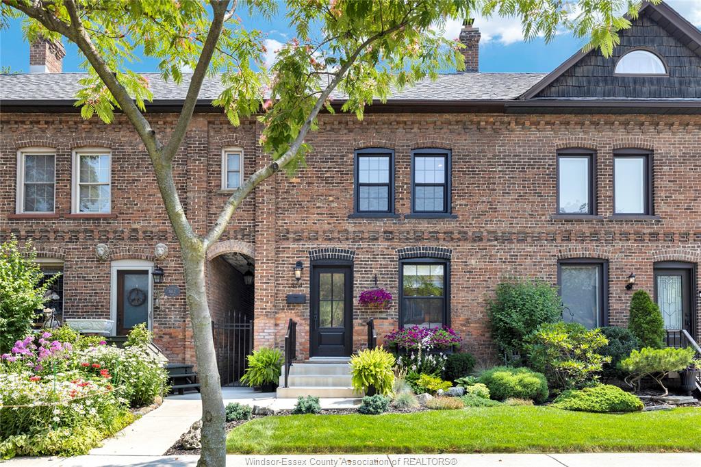 864-monmouth-windsor-ontario-26022767