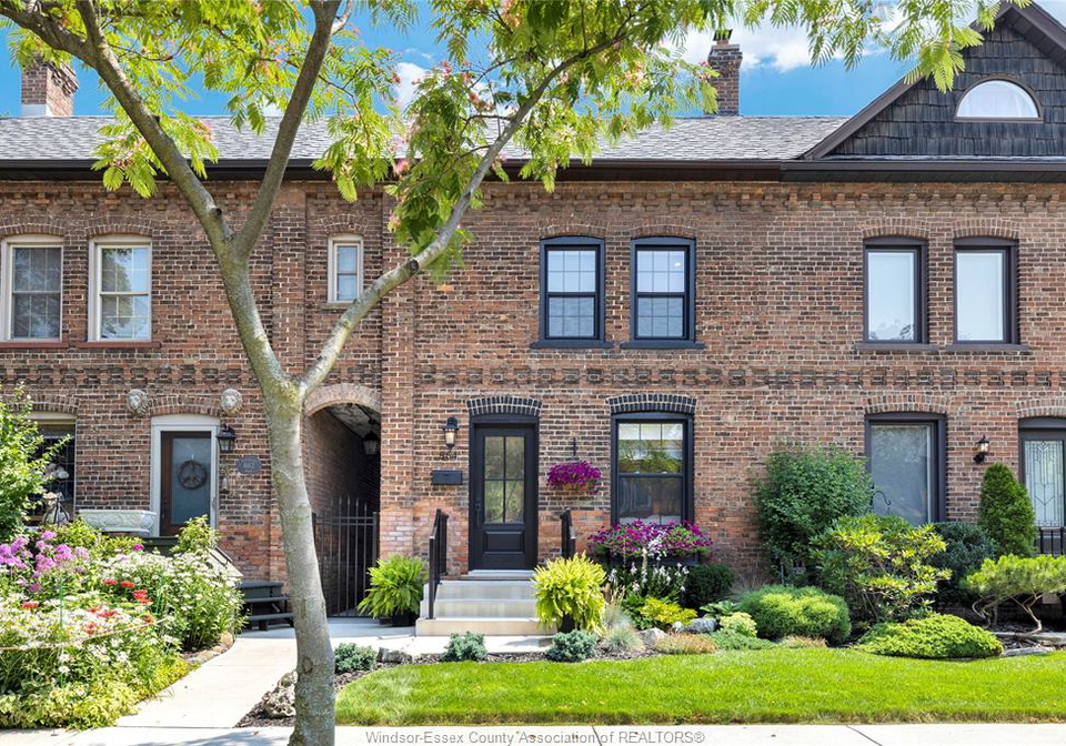 864-monmouth-windsor-ontario-26022767