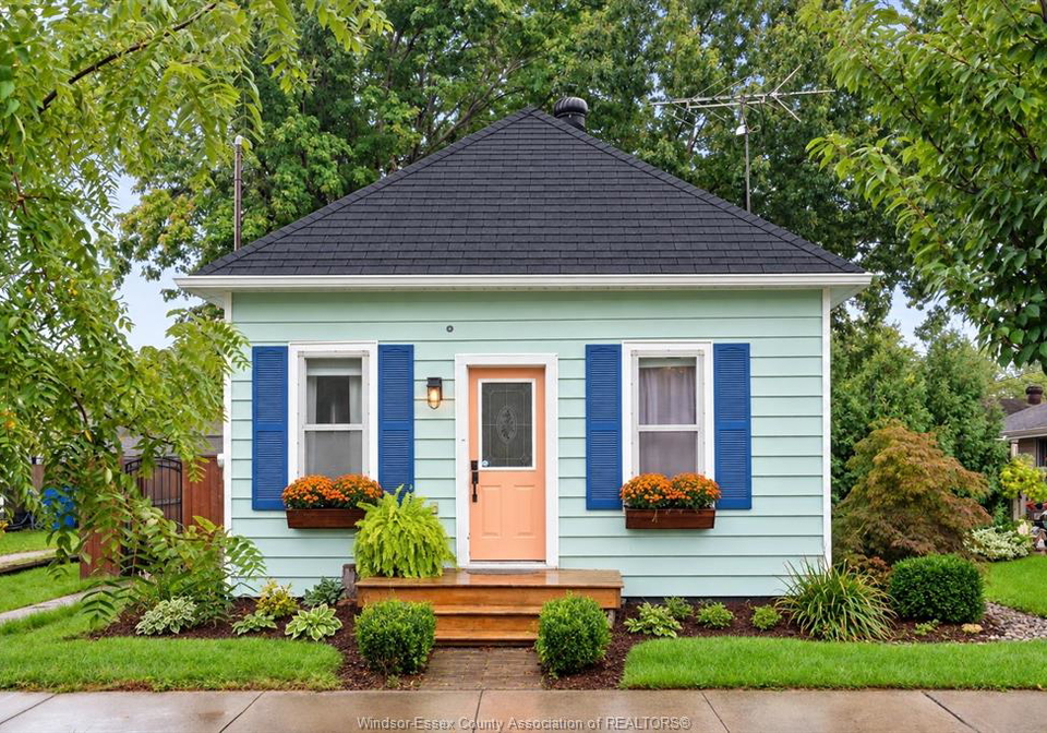 11-poplar-tilbury-ontario-26022773