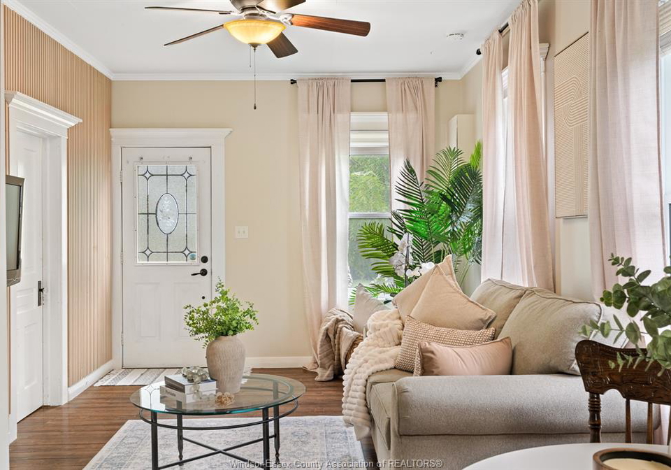 11-poplar-tilbury-ontario-26022773