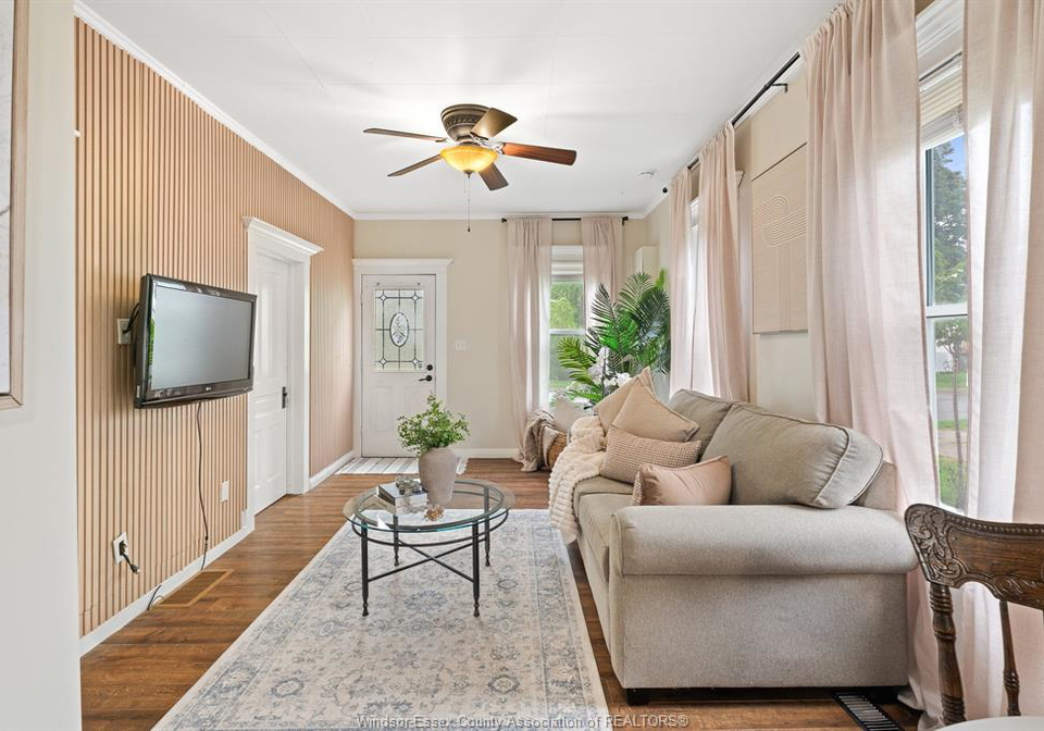 11-poplar-tilbury-ontario-26022773