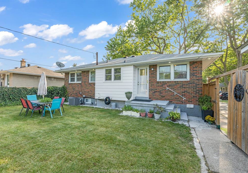 3226-woodlawn-avenue-windsor-ontario-26022776