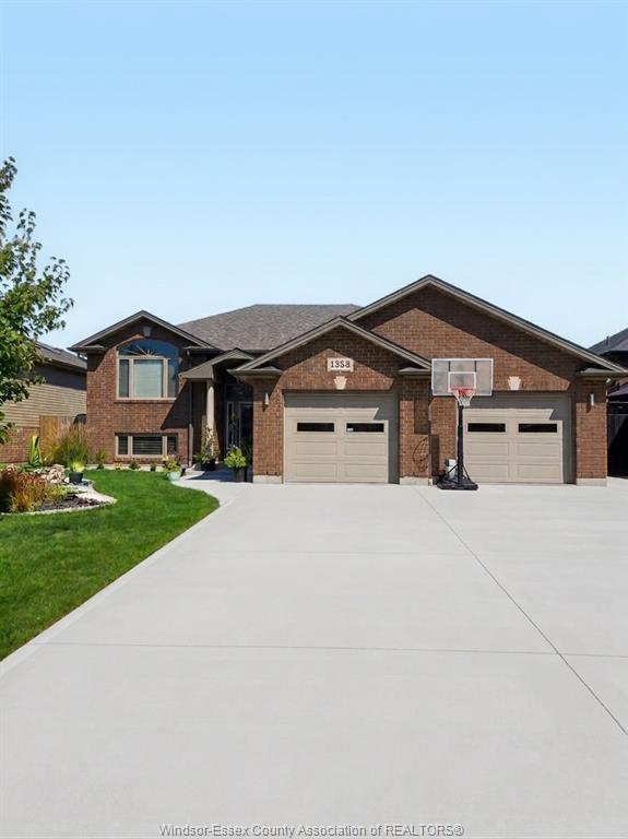 1358-colonial-crossing-lakeshore-ontario-26022789